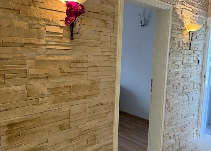 5 Zimmer Haus mit Whirlpool, Grillhütte und privatem Garten, Perfekt für Gruppen oder Familien